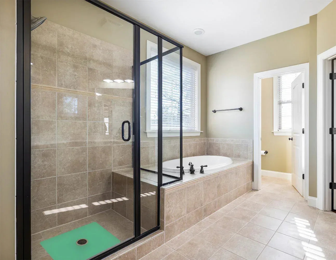 Shower Mat (w/ Drain Hole) - Kahuna Grip