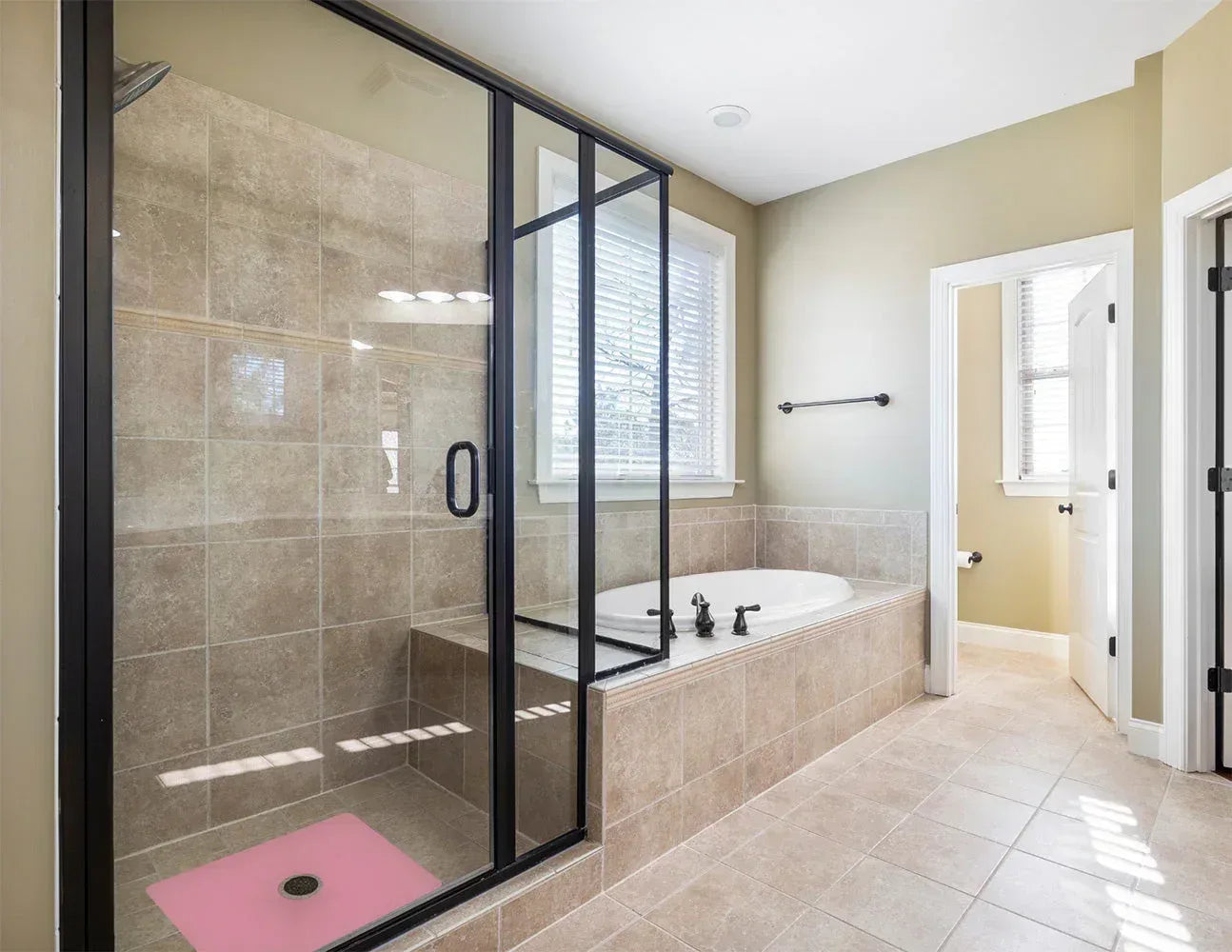 Shower Mat (w/ Drain Hole) - Kahuna Grip