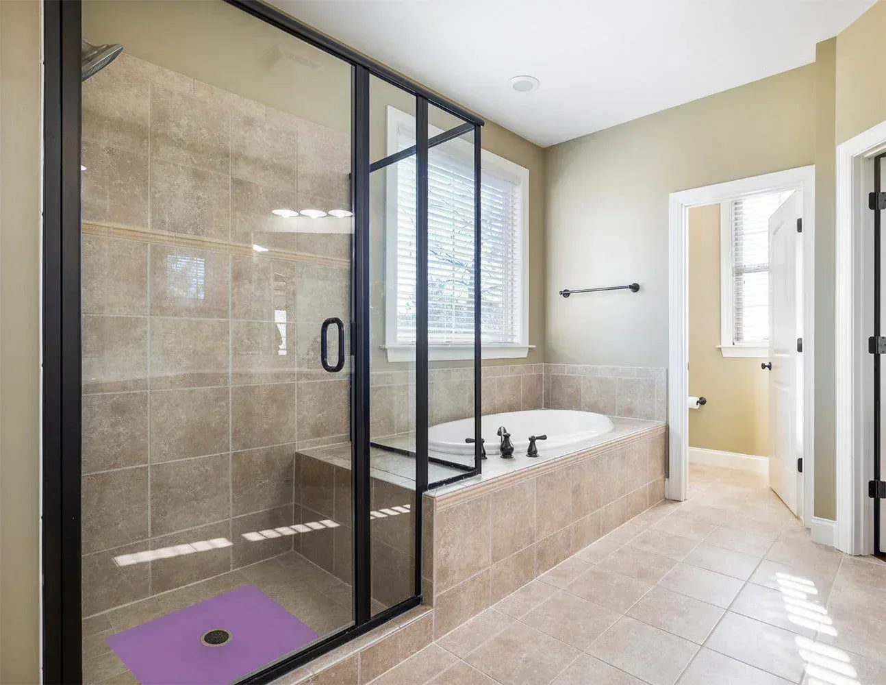 Shower Mat (w/ Drain Hole) - Kahuna Grip