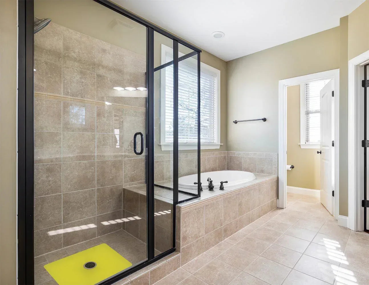 Shower Mat (w/ Drain Hole) - Kahuna Grip
